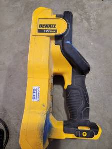 lot 29964 image: Dewalt DCT419S1 12v Max Hand Held Wall Scanner