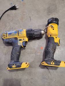 lot 29969 image: DEWALT 20 V Cordless Drill
