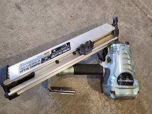 lot 29985 image: Hitachi NR90ADS1 2 Inch to 3 12 Inch Paper Collated Framing Nailer