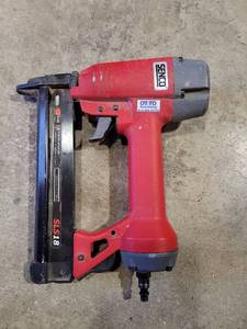 lot 29990 image: Senco 18 ga. sls18 12-1-12 stapler