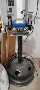 lot 10588 image: Hercules HEO511 8in 5 Amp Variable Speed Bench Grinder W a Work light