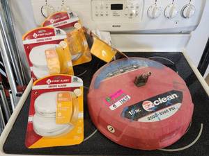 lot 10632 image: Lot of Smoke Alarms and EZ Clean Power Wash Attachment