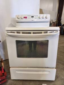 lot 10633 image: Kenmore 5 Burner Electric Stove