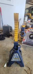 lot 10659 image: Stronghold 3 Ton Jack Stand Model TH53003E