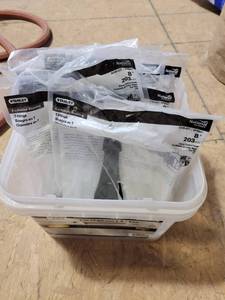 lot 10687 image: Bucket of 9 T-Hinges&nbsp
