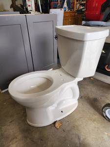 lot 10696 image: American Standard Toilet (NEW)