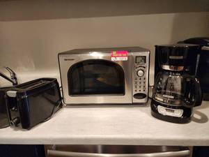 lot 10715 image: Lot of Small Appliances