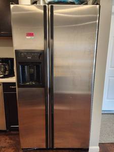 lot 10716 image: Kenmore Side by Side Refrigerator Model 596 52673200