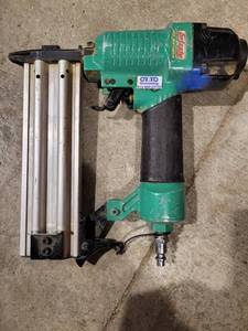 lot 29991 image: Grizzly H5527 - 18-Gauge Brad Nailer
