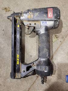 lot 29992 image: Senco SLS15 Air Stapler