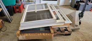 lot 10654 image: Pallet of Windows