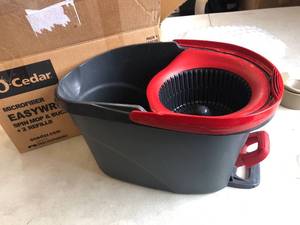 lot 4520 image: O-Cedar spin mop bucket