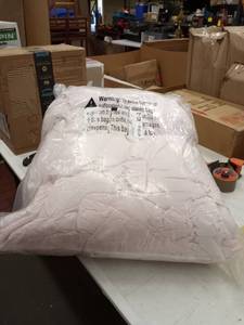 lot 33612 image: Pink comforter full queen