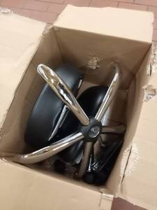 lot 33696 image: black office stool