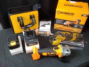 lot 4842 image: WorkSite CAG330 20V Cordless Rechargeable angle grinder with discs and carry case