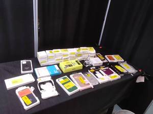lot 4887 image: Huge lot of Apple iPhone products 3.5mm ear pods protective cases