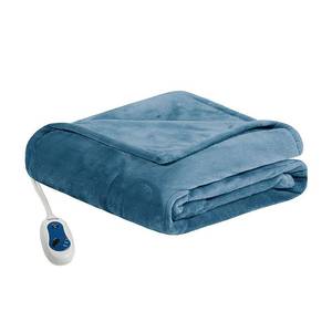 lot 7043 image: Beautyrest Heated Plush Oversized Throw