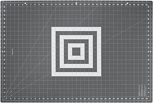 lot 12679 image: Fiskars- Graphing cutting bord