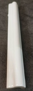 lot 2408 image: 10pk 9.5L Ceramic Tile Molding Newport White