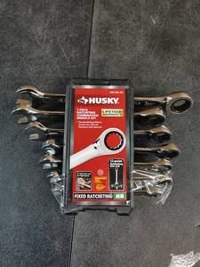 lot 3610 image: Husky 7 Piece Ratcheting Combination Wrench Set