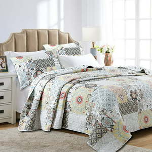 lot 3280 image: Moorea 3-piece Quilt King Set - Multi- Retail$89.49