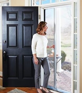 lot 2371 image: Andersen Retractable Single Screen Door - Retail $229.99