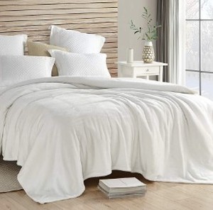 lot 2105 image: Coma Inducer Farmhouse White Blanket Full XL Farmhouse White