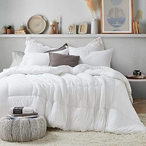 lot 3279 image: Summertime - Coma Inducer Oversized King Comforter - Cloud Dancer - White- Retail$149.99