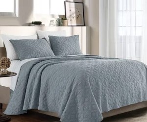 lot 3507 image: Denim Blue King Beaute Living Space Dyed 3 Piece Quilt Set Retail $109.99