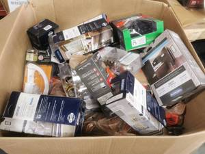 lot 1008 image: Box Of Fun Massive Amounts Of Handleset, Various Styles And Variety