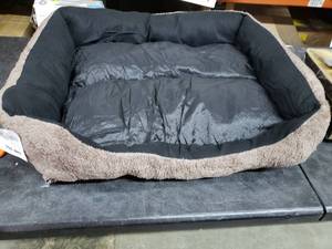 lot 8001 image: Large Brown Dog Bed