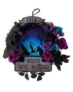 lot 8043 image: Black and Purple Halloween Wreath That Lights Up