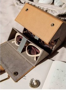 lot 9543 image: Boshku Sunglasses Organizer, 5-Slot Case (Brown Tan)
