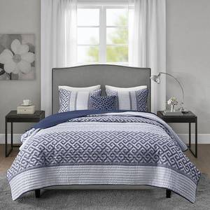 lot 8588 image: Madison Park Bennett 4 Piece Reversible Jacquard Coverlet Set - KingCal King