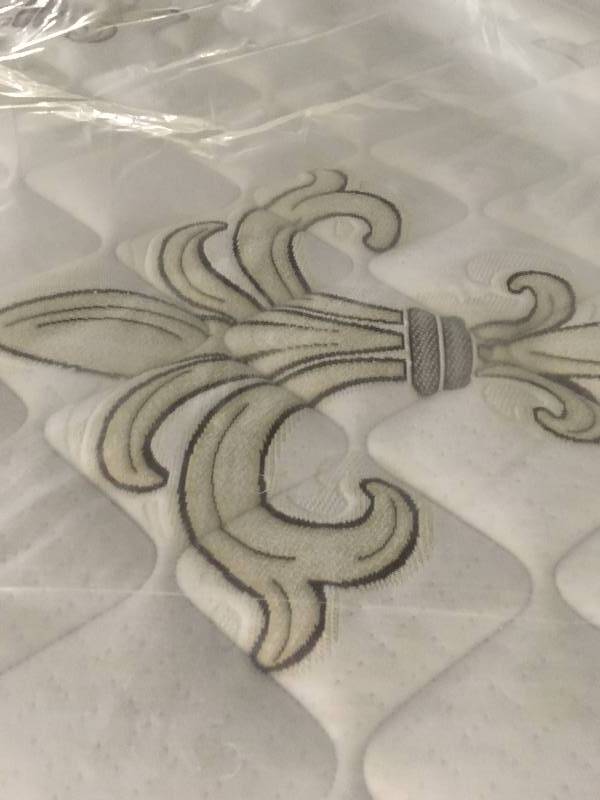 lot 450 image: Nice Stearns and Foster King Mattress