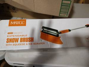 lot 5514 image: Scraper and Snow Brush for Car Windshield, 44 Extendable Snow Removal Tool Car Brush with Comfortable Foam Grip and Sturdy Aluminum Handle for Car, Truck, SUV