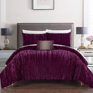lot 5582 image: Chic Home Westmont 4-Piece King Comforter Set Bedding