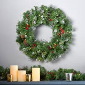 lot 7537 image: 24 Mixed Spruce Christmas Wreath