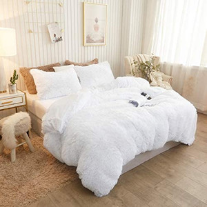 lot 7573 image: XeGe Plush Shaggy Duvet Cover Queen