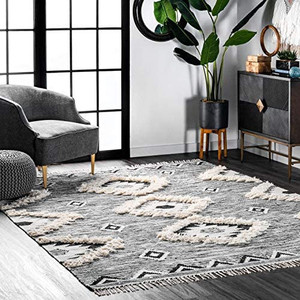 lot 10673 image: nuLOOM Savannah Moroccan Fringe Area Rug, 5 x 8, Black