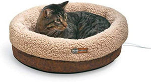 lot 41753 image: K&H Pet Products Thermo-Snuggle Cup Bomber - Indoor Heated Cat Bed