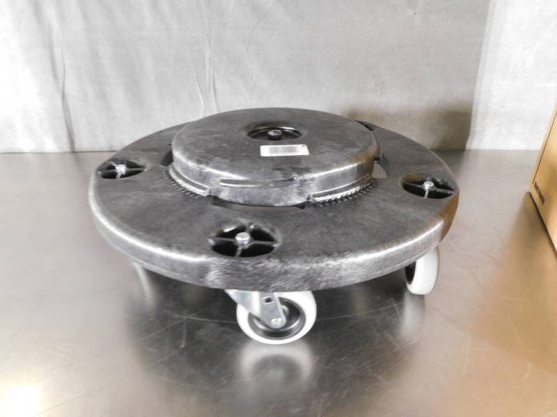 lot 3068 image: Rubbermaid Brute Dollly 2640