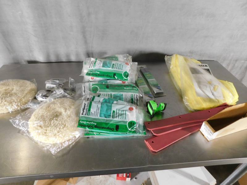 lot 3087 image: Lot of Misc Cleaning Supplys