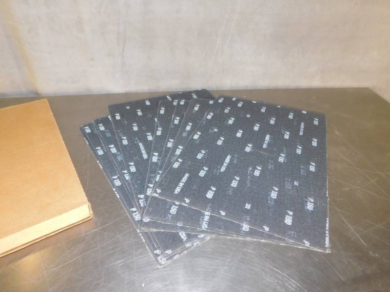 lot 3093 image: Case of Square Scrub Sandscreen - 14 x 20, 150 Grit