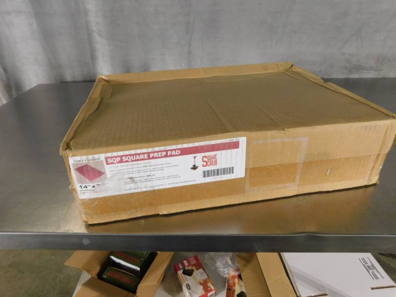 lot 3095 image: Square Scrub SQP Square Prep Pads