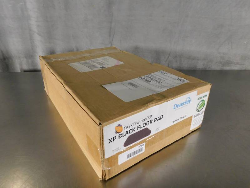 lot 3099 image: Case of Taski Swingo XP Black Floor Pads