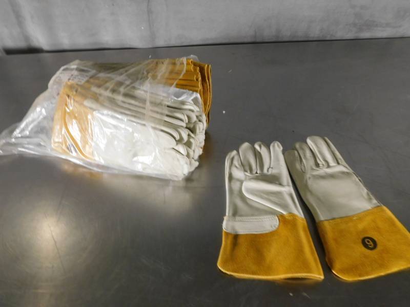 lot 3121 image: Lot of Janpak Greenville Leather Gloves