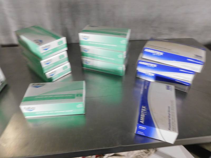 lot 3128 image: Lot of Disposable Vinyl Gloves