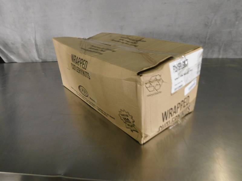 lot 3228 image: Case of D&W Wrapped Cutlery Kits