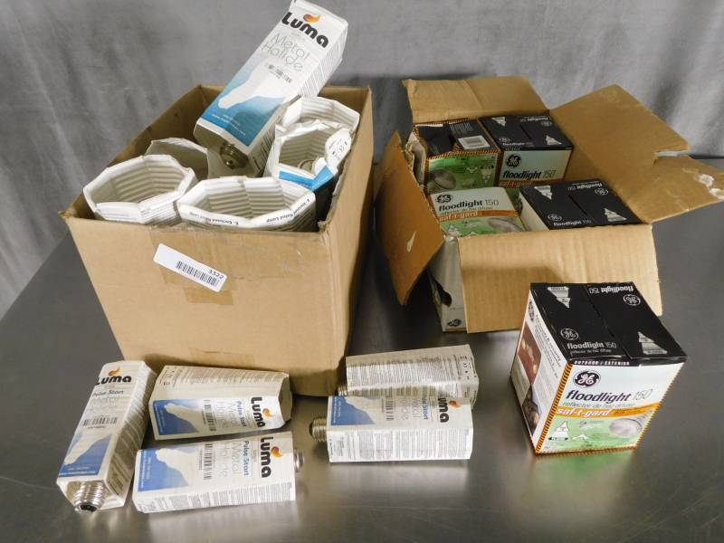 lot 3323 image: Lot of Misc Light Bulbs